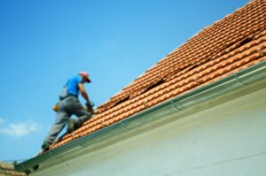 installation pose tuiles toit 01