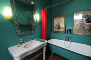 peinture mur vert salle bain style retro